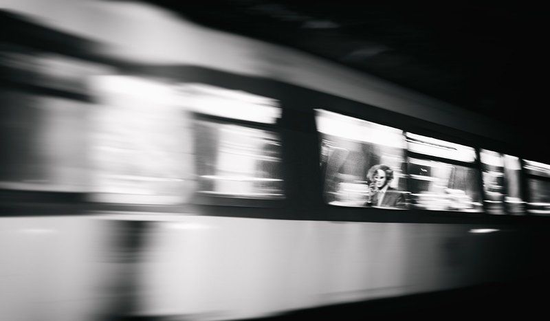 Метро, Париж, Черно-белое я тебя вижуphoto preview