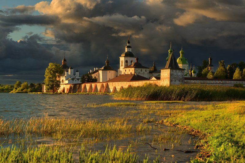 Вечер у стен монастыря... фото превью