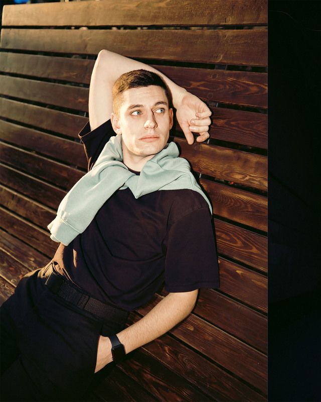 мужской портрет, город, портрет знаменитости photo preview