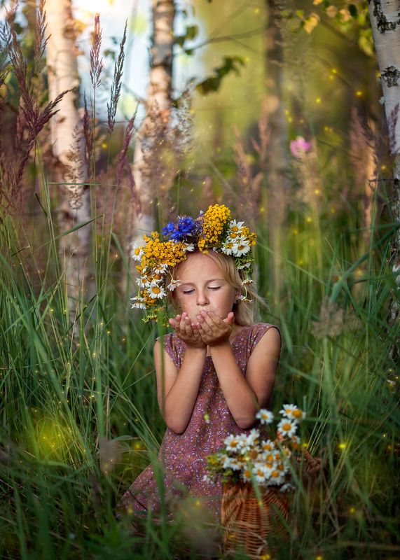 светлячки,девочка, волшебная пыль, сказки лета, фантазии детства,беларусь, ирина горюкина Светлячки-сказки моего летаphoto preview