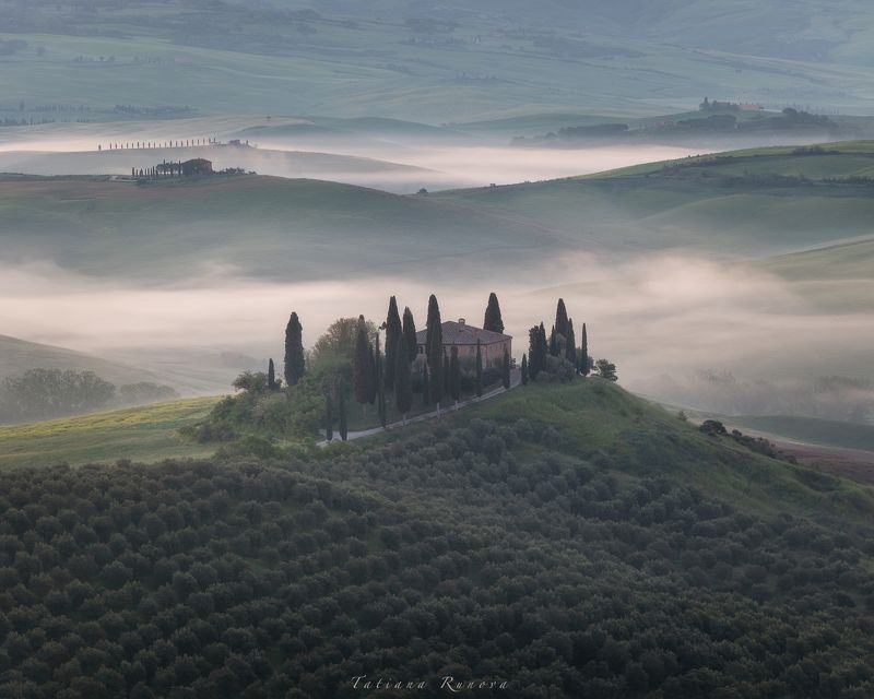 Туманное утро в долине Валь д\'Орчаphoto preview