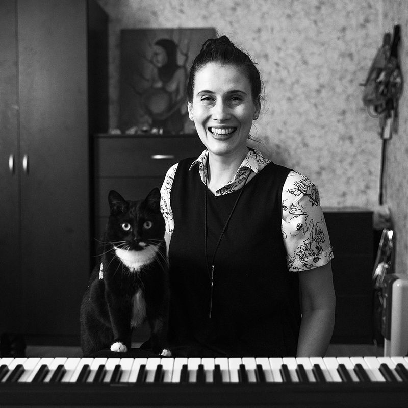 Катя Палагина и её кот по имени Дракула.photo preview