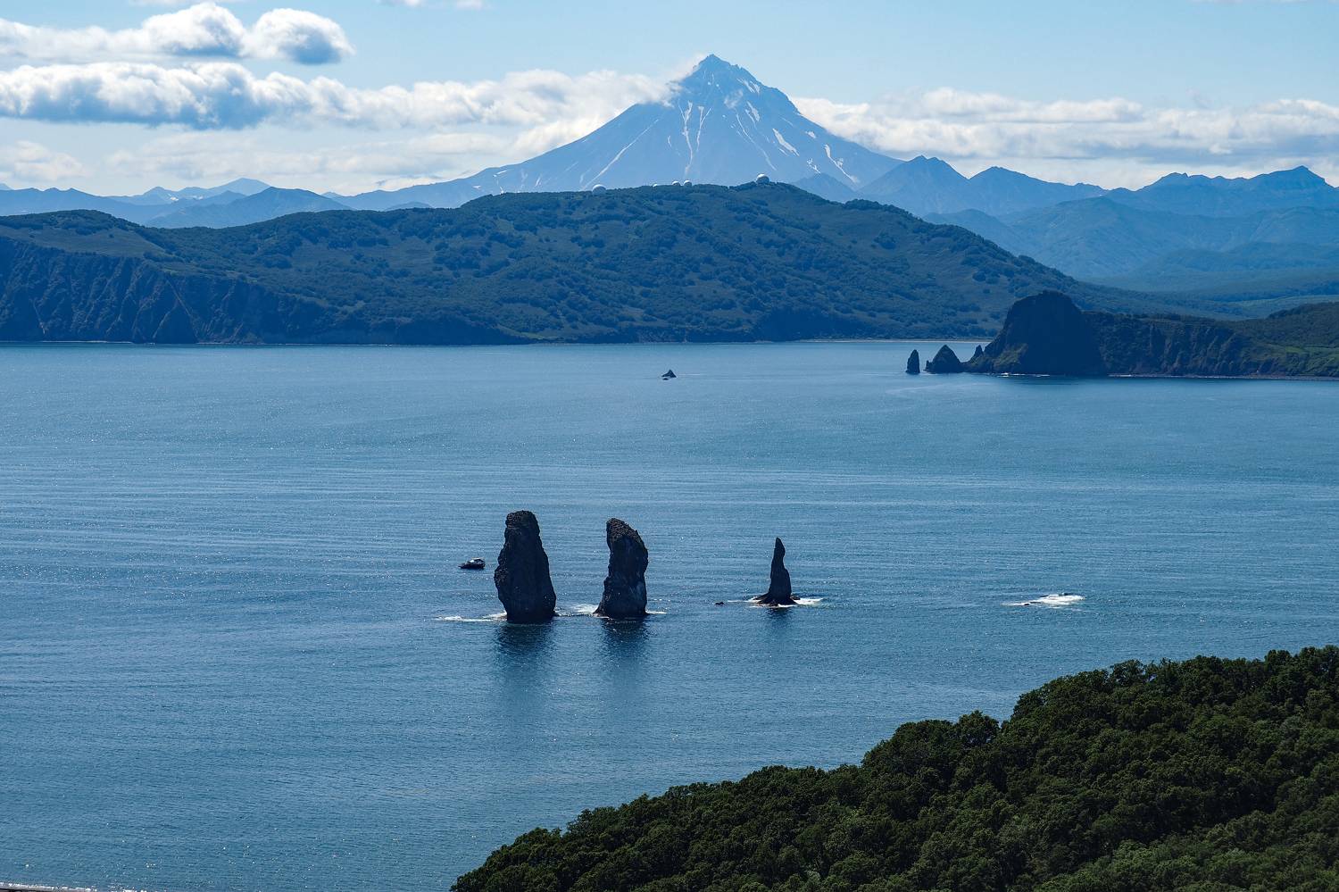 Три брата. Автор: Калёв Сергей камчатка, вулкан, Вилючинский, Калёв Сергей