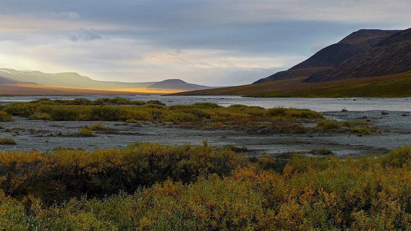 осень., пейзаж., природа., россия., чукотка., небо., свет., речка., тундра. Осенняя...photo preview