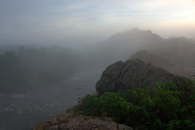 Река. Утро. Туман. Скалы. Скалы Gipanisa.photo preview