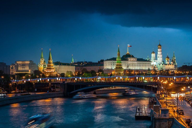 ночь, москва, кремль, река, мост, религия, церковь, храм, свет, фонари, транспорт Московский Кремльphoto preview