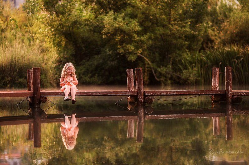 девочка, вечер, озеро На берегуphoto preview