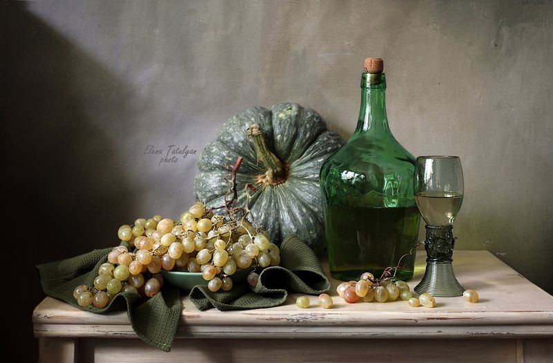 виноград, вино, тыква В зелено-оливковых тонахphoto preview