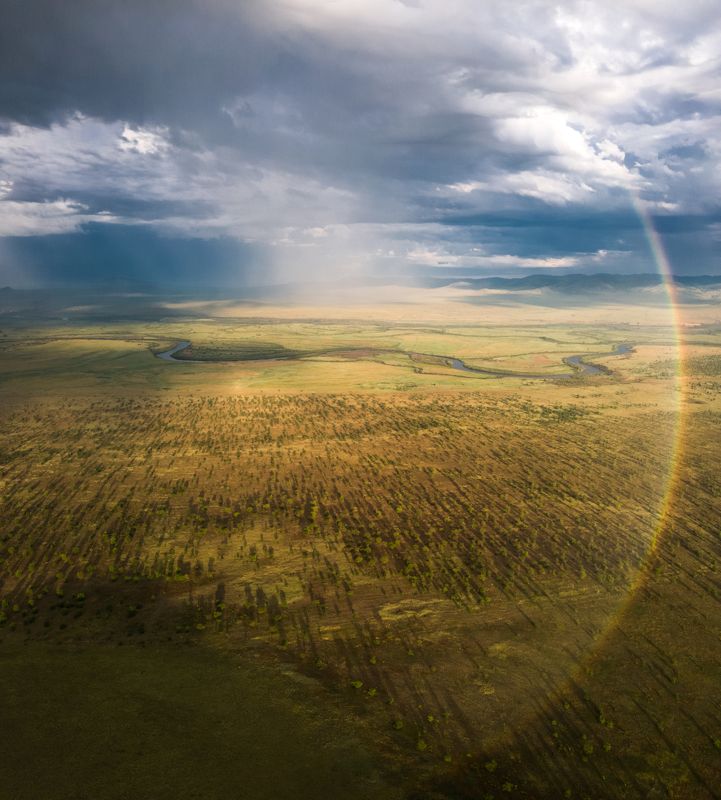 Радуга с высоты птичьего полёта. фото превью
