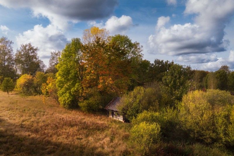 осень, дом, небо Дом потерянный в глубинах осениphoto preview