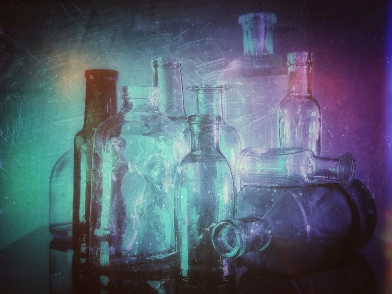 Бутылочки+телефон. Проcто так.photo preview