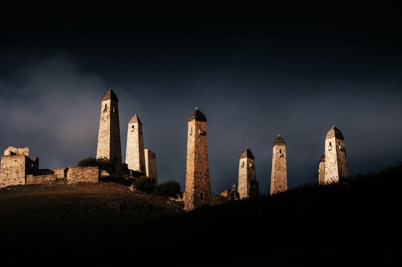 Ингушетия, башни, горы, пейзаж, закат Башенный комплекс Эрзиphoto preview