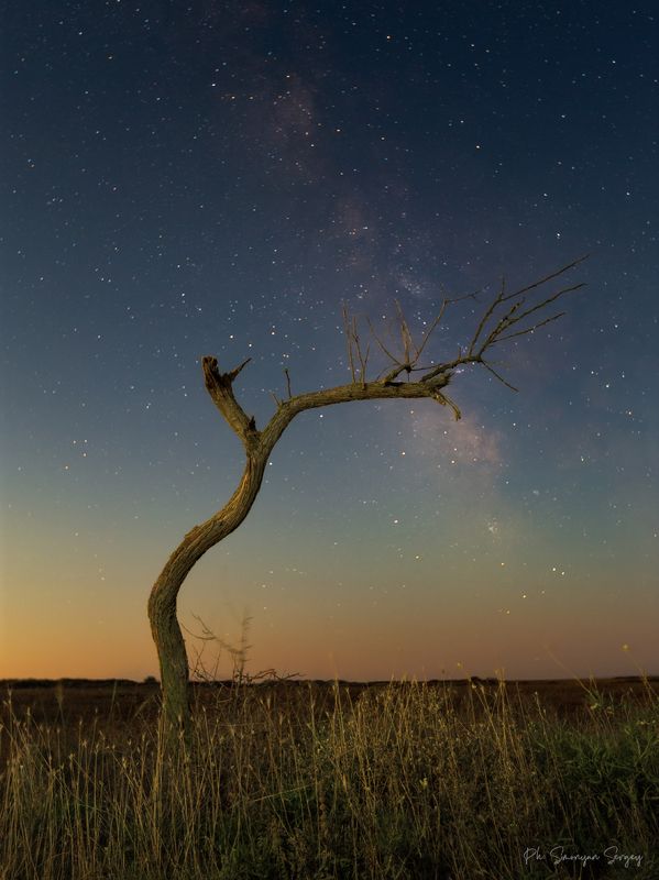 Млечный путь на восходе луныphoto preview