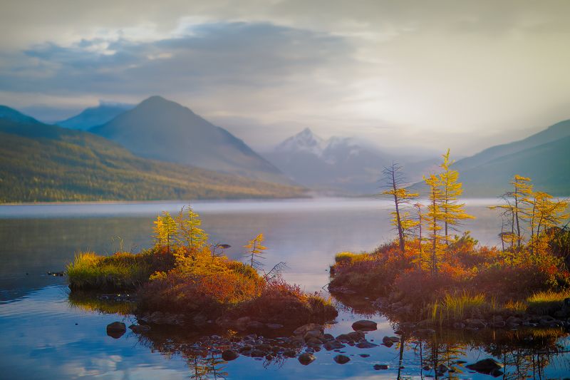 Колыма, Магадан, осень, тайга, горы, снег, солнце, озеро Джека Лондона Колыма. Закат надежд, начало жизни.photo preview