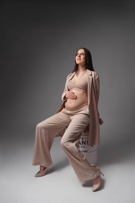 mom and baby, mom, pregnancy, maternity, mother, love, family, pregnancyphoto, familyphoto, материнство, мама, мама и малыш, мать и дитя, любовь, портрет, студийный портрет, семейный портрет, беременность, будущая мама, в ожидании  фото превью