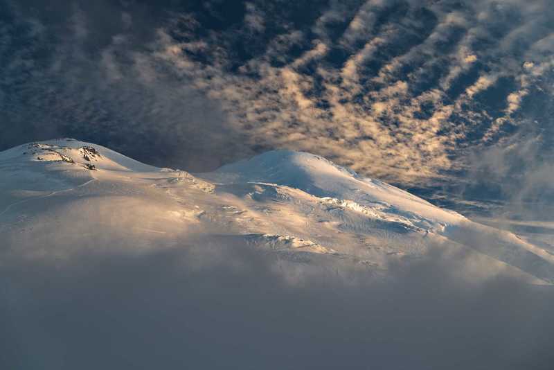 эльбрус, горы, пейзаж, закат, кавказ, облака Расплескало перьевые над Эльбрусомphoto preview