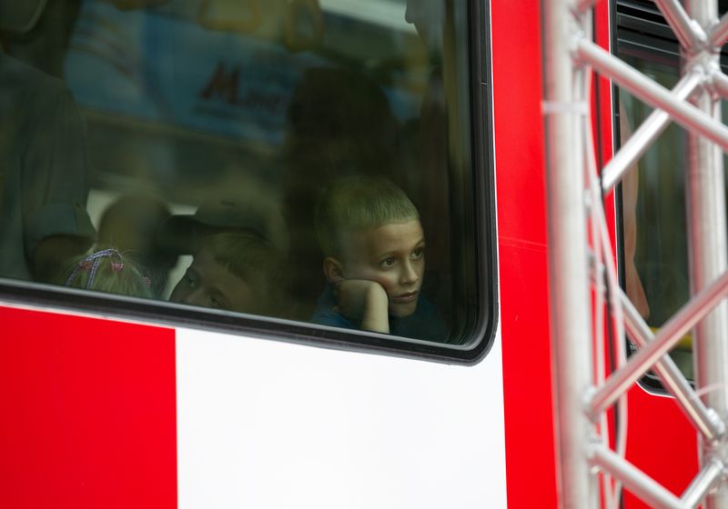 городские картинки, дети, детский уличный портрет, уличное фото  фото превью