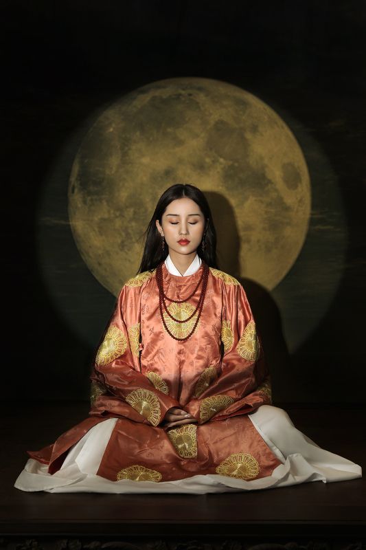 Vietnamese visual arts and media costumesphoto preview