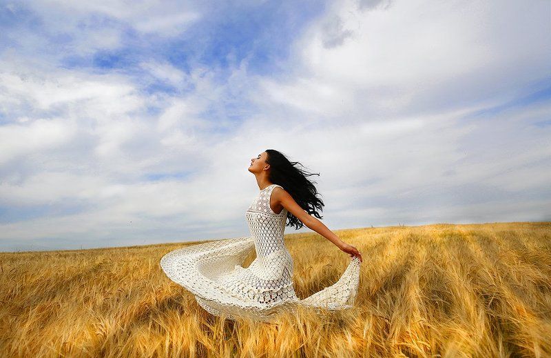 портрет, девушка, лето, поле, пшеница, небо, свобода, фото, новое, цвет, свет, красивые, платье Жаркое лето photo preview