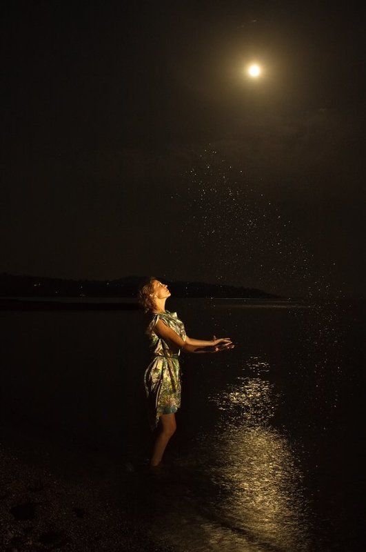 Купаясь в лунном серебре...photo preview