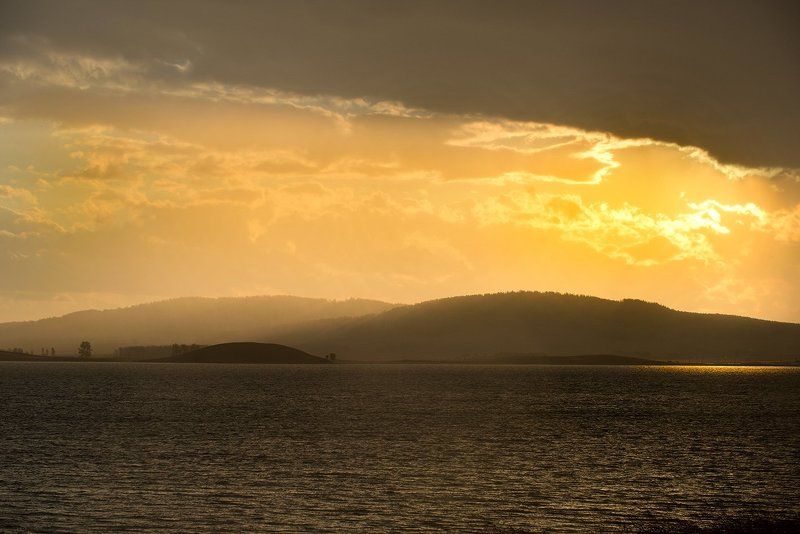 Вечер на озере Учалыphoto preview