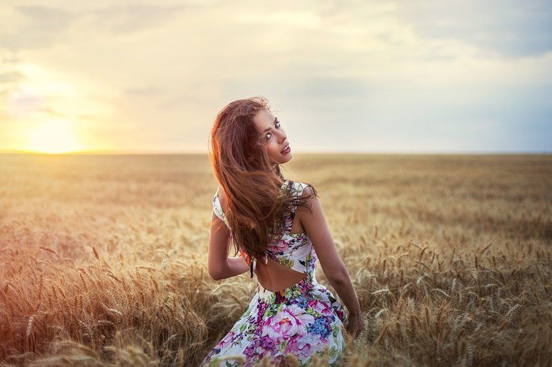 portraite girl woman harwest markavgust sunset ***photo preview