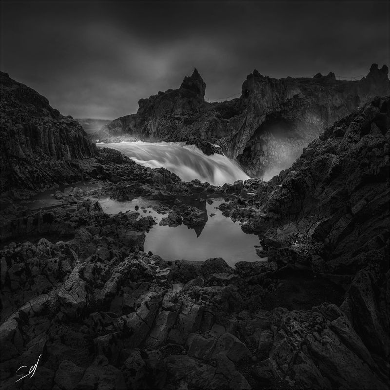 * QI SPACE * B&W photo Exhibitionphoto preview