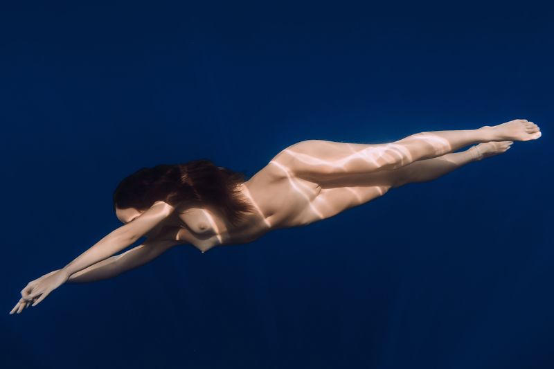 nude, nu, naked, erotic, sexy, lady, woman, young, girl, attractive, body, beauty, gorgeous, ocean, sea, underwater, deep, dive, swims, glides, depth, water Beauty in the depthphoto preview