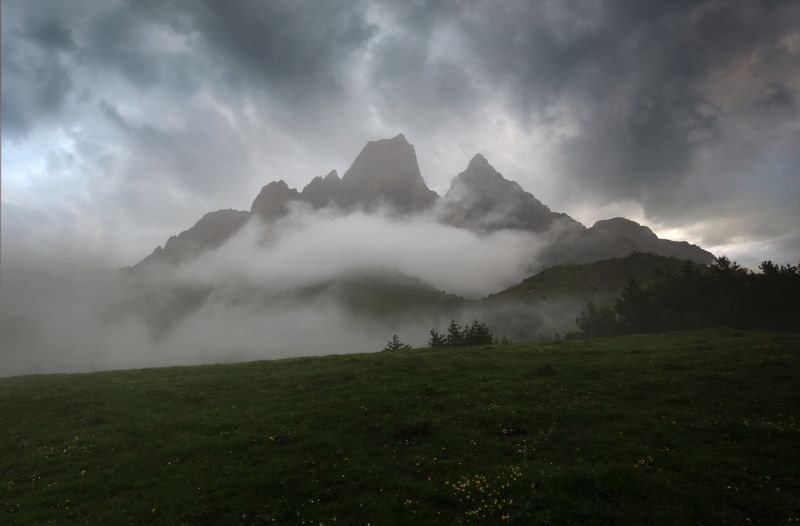 Кавказ, Ингушетия, горы, туман В объятьях туманаphoto preview