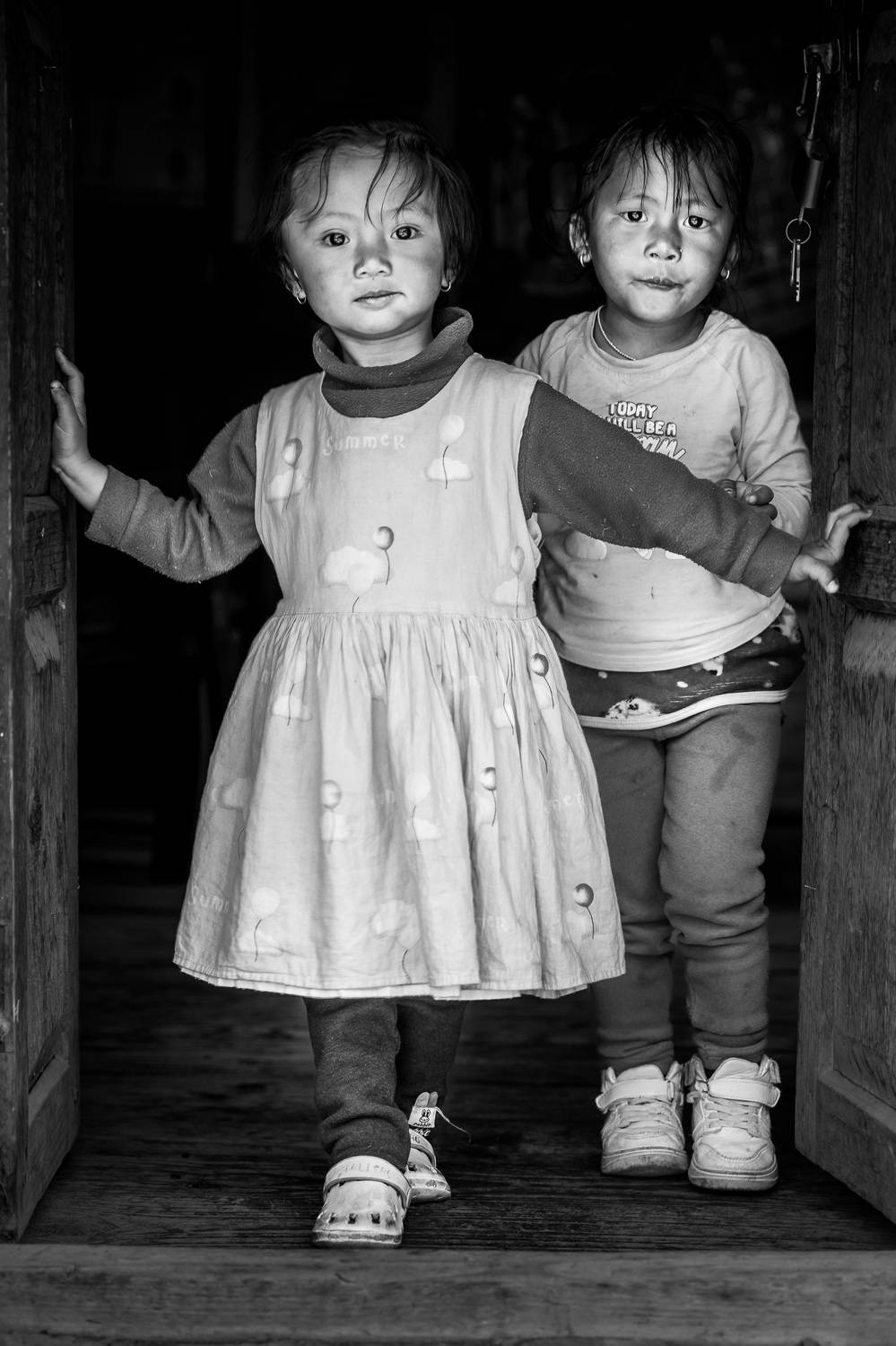непал, дети, подростки, девочка, чб, портрет, стрит, дом, двери, деревня, Труханов Илья