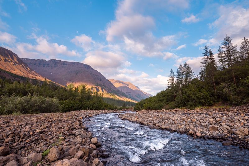 Плато Путорана, Путорана, река Геологическая, река, каньон В долине под плато Путоранаphoto preview