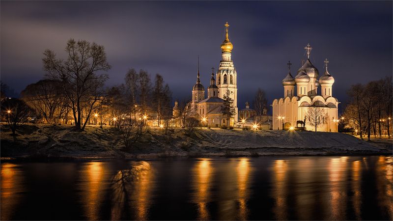 осень, утро, город, река, архитектура, храм, отражения, александр никитинский. Осень на набережной, предрассветная...photo preview