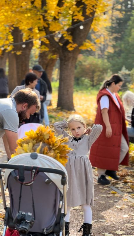 Алматы, Казахстан, Люди, Шаварёв, стрит,  Магия осени.photo preview