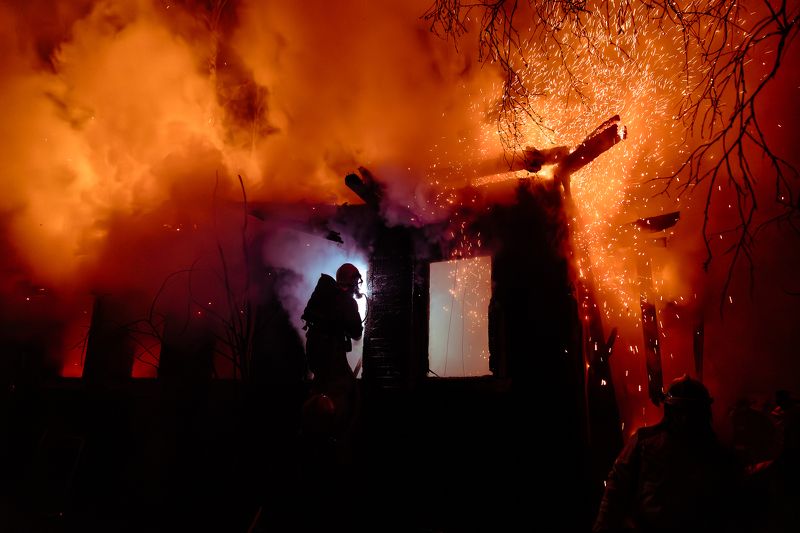 огонь, пожарные, emergency, help, save, мчс, fire, firefighter, rescue, rescuers, спасатели, дым, работа, brave photo preview