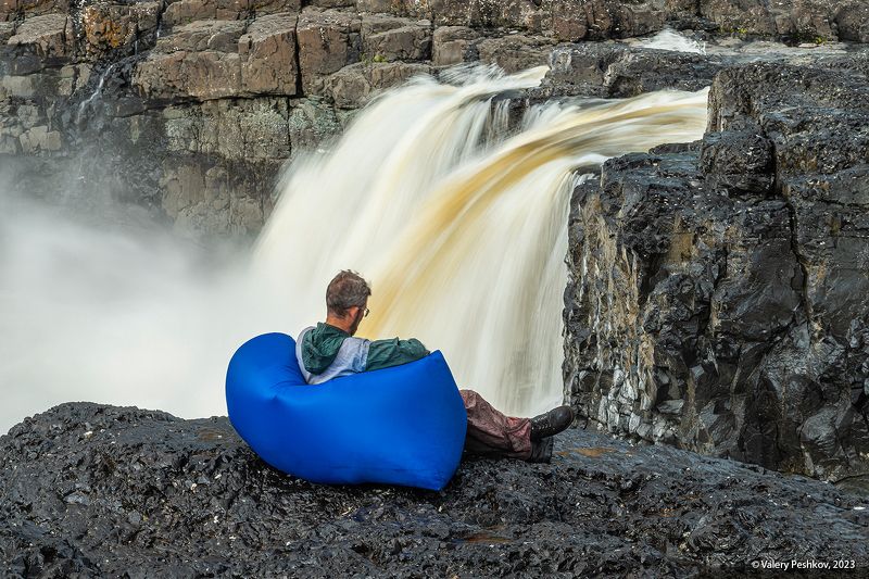 большой курейский водопад, отдых, диван, комфорт, река курейка, плато путораны, каньон, скалы Неожиданно комфортный сюжетphoto preview
