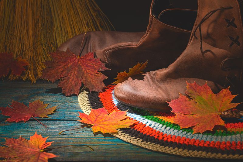 Light,shoes and leavesphoto preview