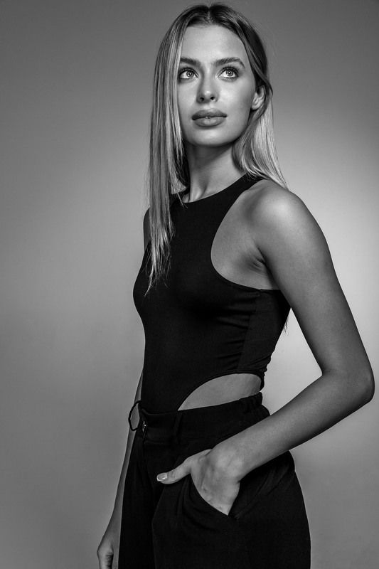 женский портрет, студийный портрет Женский портретphoto preview