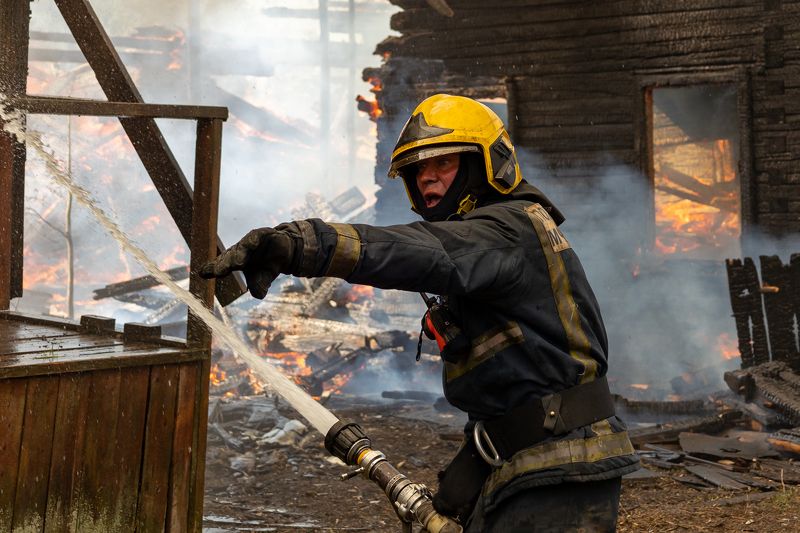 огонь, пожарные, emergency, help, save, мчс, fire, firefighter, rescue, rescuers, спасатели, дым, работа, brave, репортаж, reportage photo preview
