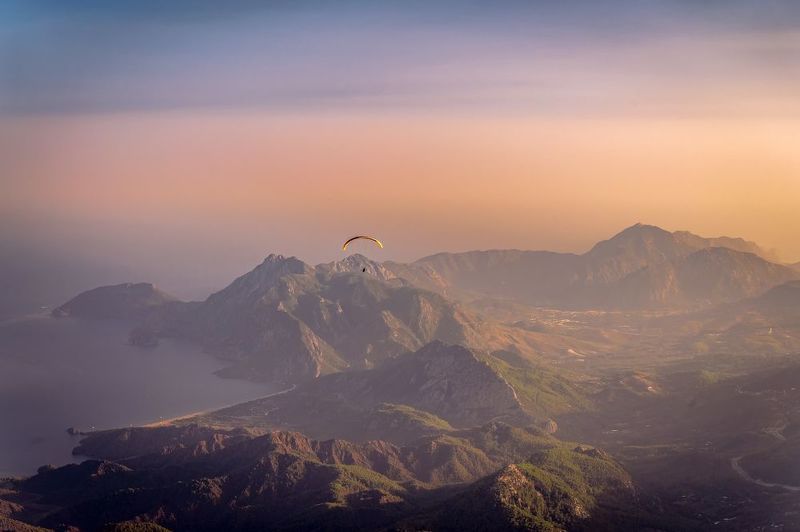 Полет на закатеphoto preview