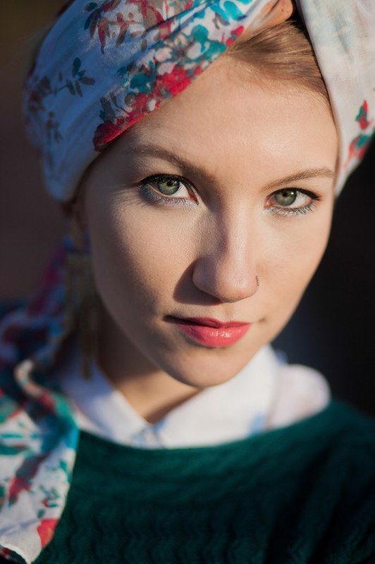девушка, портрет, платок, свет, губы, глаза, бирюзовый Таняphoto preview
