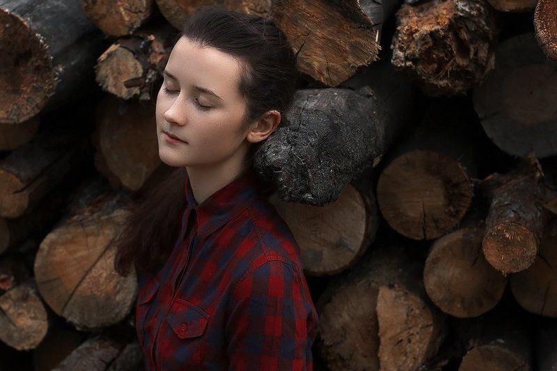 портрет, девушка, фото, бревна, дерево, цвет ***photo preview