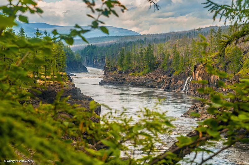 большой курейский водопад, курейка, тропа, плато путораны, каньон, скалы, лиственницы Pro путь к Большому Курейскомуphoto preview