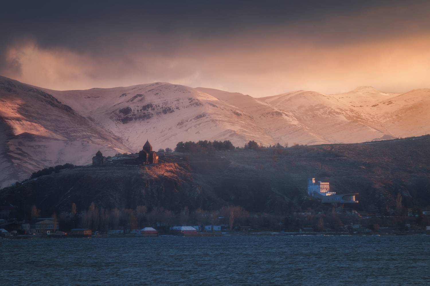 Ранним зимним утром на озере Севан. Автор: Шишкин Дмитрий Армения озеро Севан Севанаванк рассвет утро монастырь, Шишкин Дмитрий
