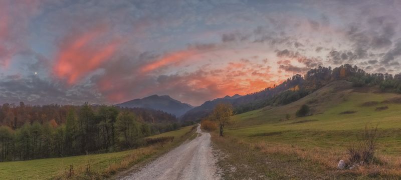 Дорога в ущельеphoto preview