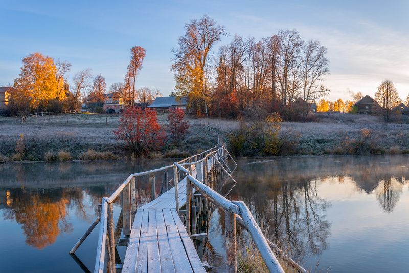 утро октябрь село мостик иней река Тихое октябрьское утроphoto preview