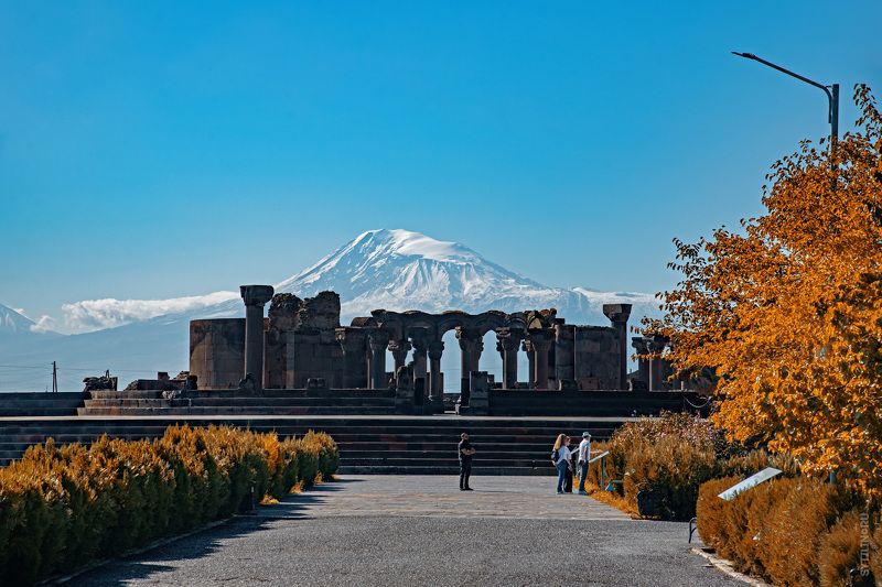 Храм, Звартноц, осенний, Арарат, гора, снежный, шапка, осень, древний, достопримечательность, вера, христианский, кавказ, закавказье, Ереван, Армения, Храм Звартноц на фоне Арарата. Окрестности Еревана. Армения.photo preview