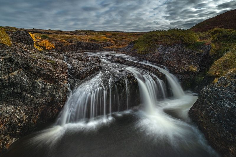 мурманская обл., полуостров рыбачий, водопад, осень Водопад на реке Скорбеевскаяphoto preview