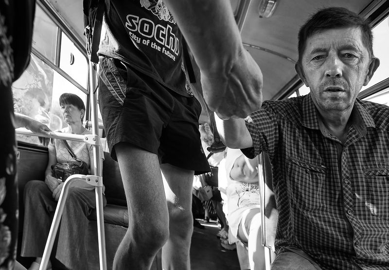 В автобусеphoto preview