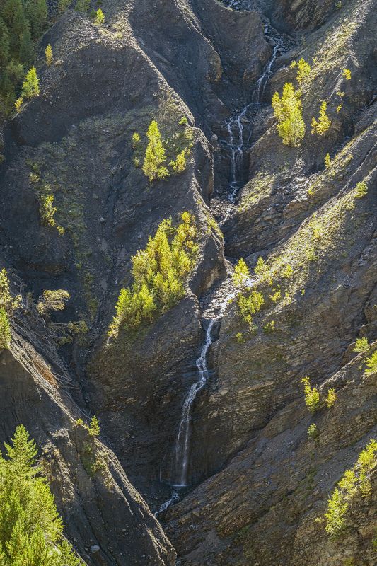 дагестан, тляратинский заказник Сентябрьское утро. Вниз по каменным уступамphoto preview