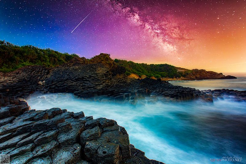 quanphoto, seascape, landscape, long_exposure, sea, rocks, sea, night, galaxy, vietnam The Starry Nightphoto preview